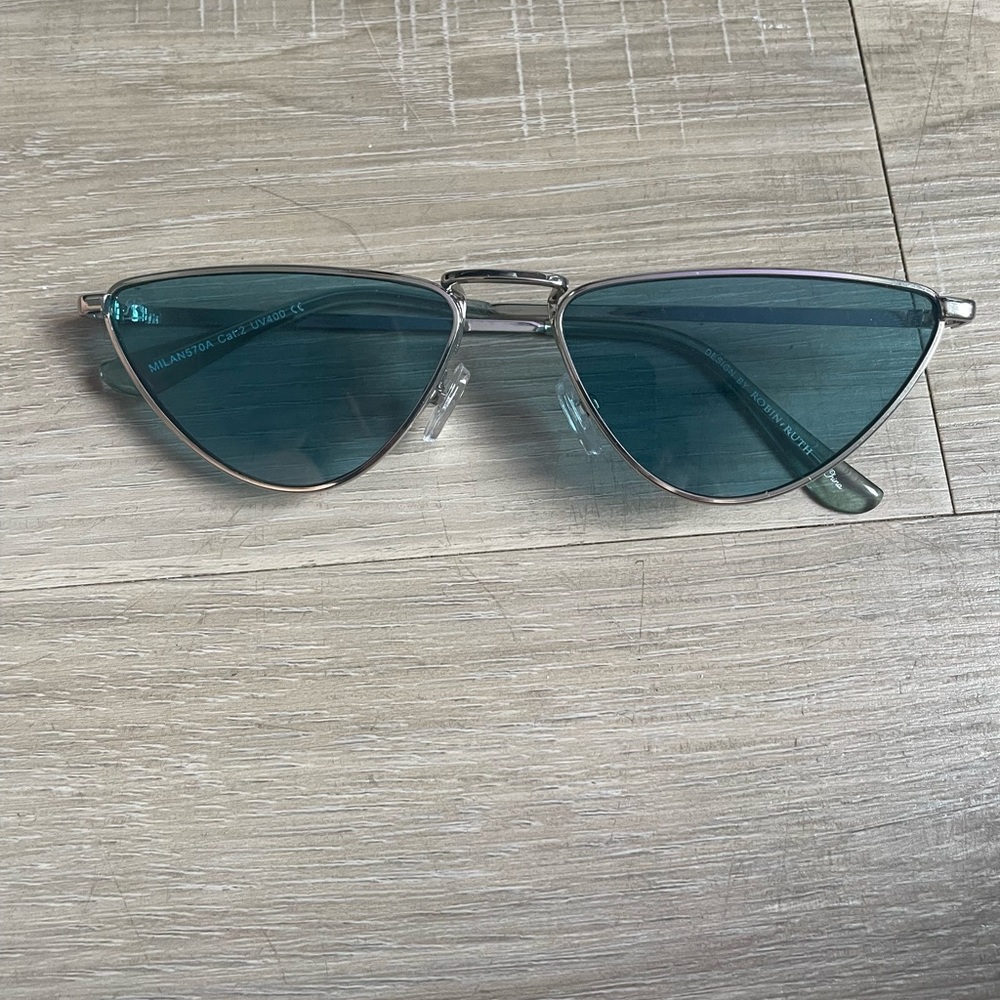 2 GLASSES FOR 20 DOLLARS